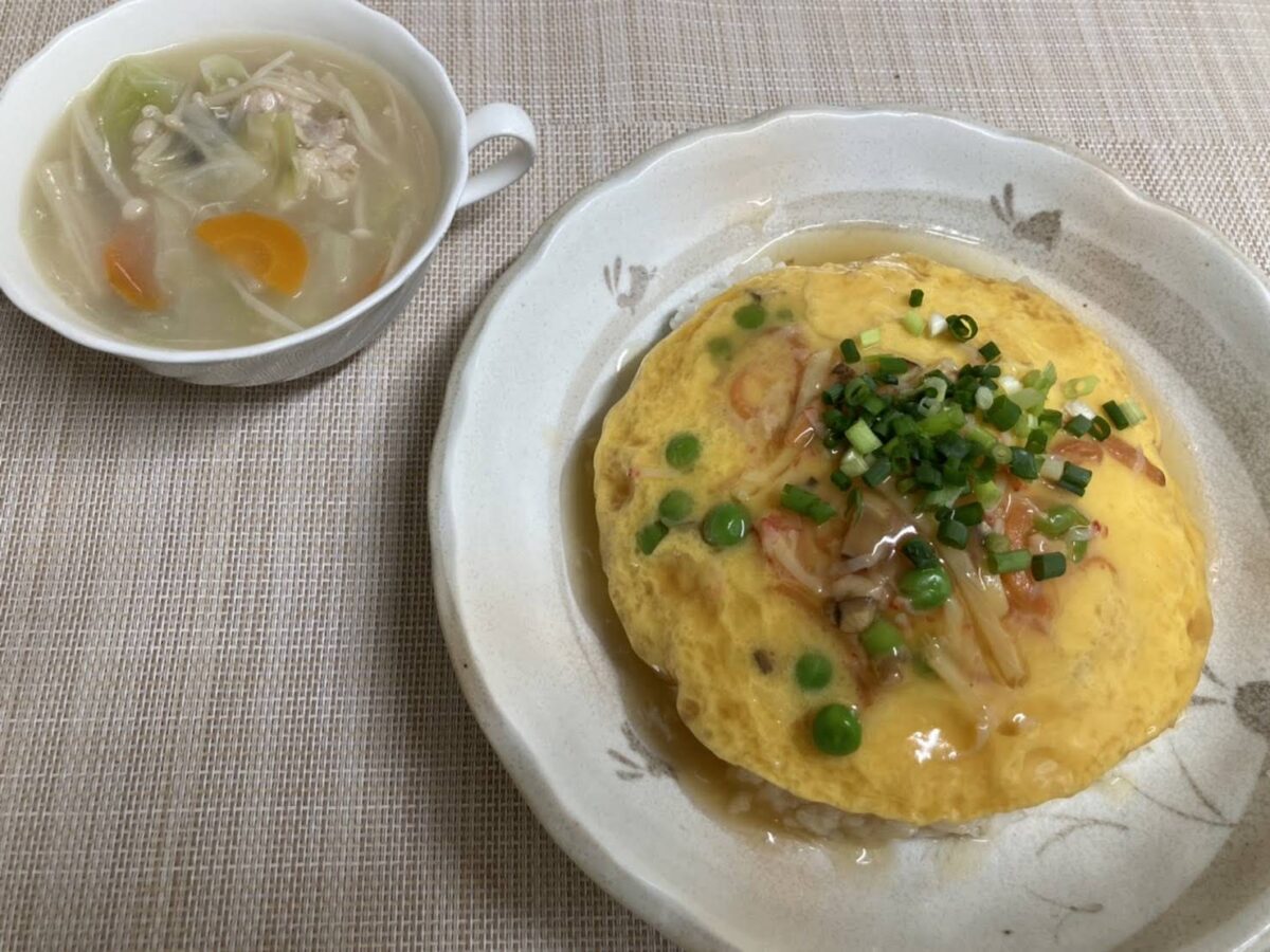 天津飯・鶏五目白湯スープ