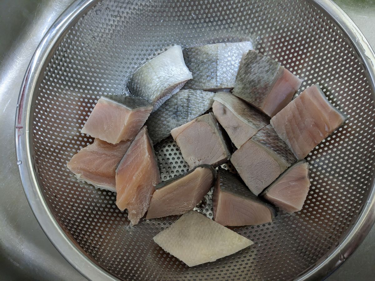 食べやすく切った鮭